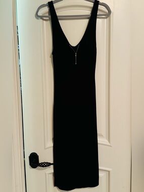 Fitted Ribbed Black Maxi Dress with Front Zip